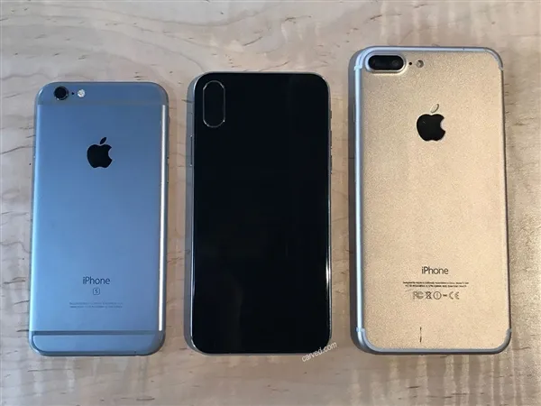 iPhone 8S Max曝光！尺寸惊人 屏占比逆天