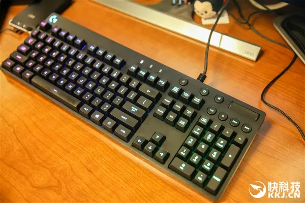 罗技推g810机械键盘rgb灯光售价1400元