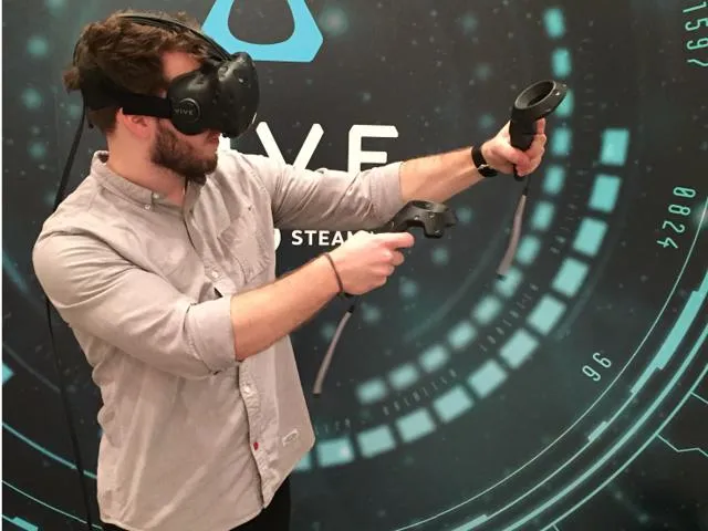 外媒试戴HTC Vive后惊呼：Oculus被秒杀