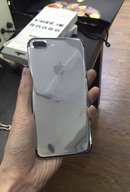 这就是传说中的亮银色iPhone？帅过亮黑