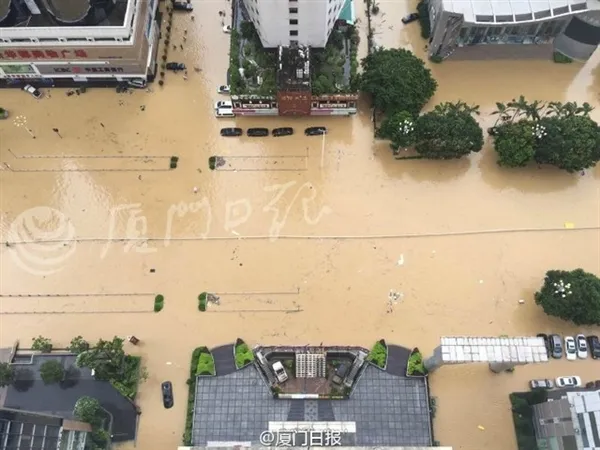 福州暴雨淹城：地下餐厅自制抗洪神器滴水未进