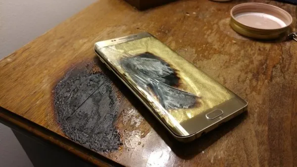 [图]Galaxy S6 Edge Plus过夜充电发生爆炸