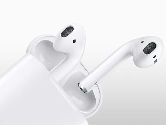 苹果AirPod 2已经在路上：首款智能耳机将问世