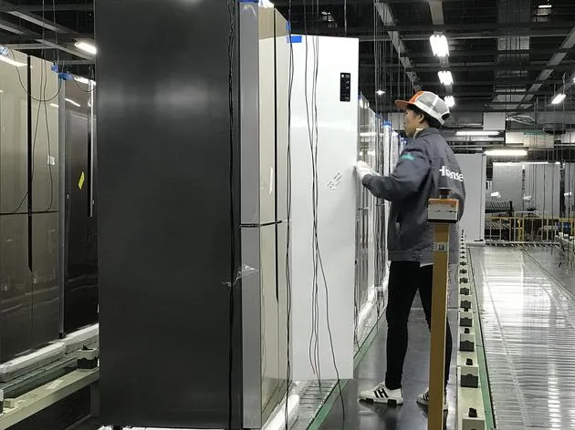 探访海信扬州冰箱生产基地：智能制造并非单纯机器替人