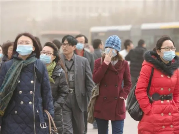 污染空气吸多了 容易得老年痴呆！