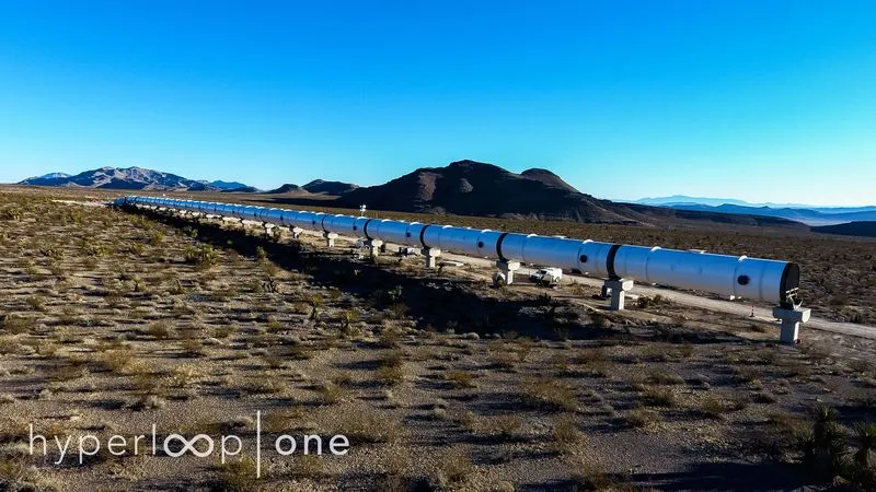 不再裸跑，Hyperloop One公布500米长超级高铁测试管道