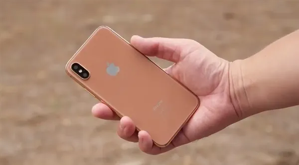 量产就这样！iPhone 8外形体验：真正全面屏手机