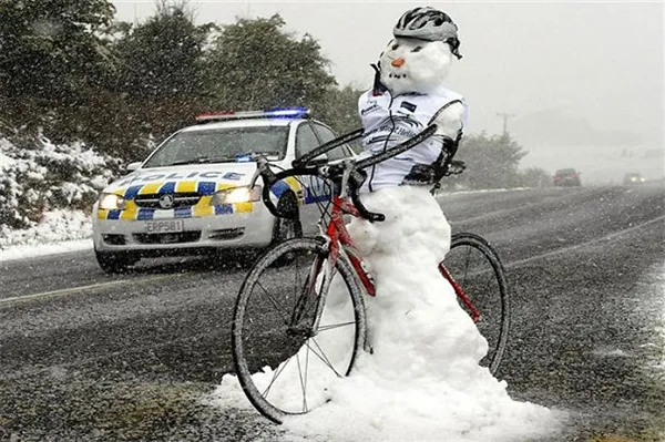 脑洞炸裂！看看老外是怎么堆雪人的