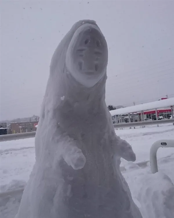 日本网友狂晒雪人作品 童话照进现实了！