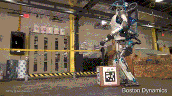 波士顿动力机器人跪了！搬箱子不成反摔倒