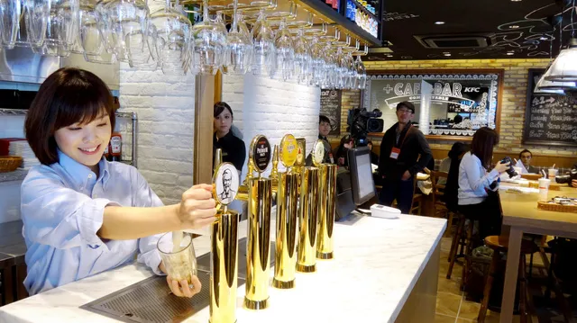 [图]日本肯德基推出“酒吧式”店铺 提供约40种美酒