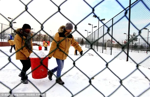 看哭！吉林大学生雪地作画致敬科比：惟妙惟肖