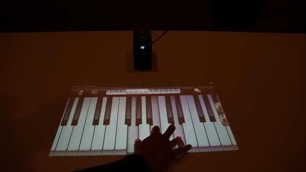索尼黑科技：Xperia投影仪射出的Android可以触摸