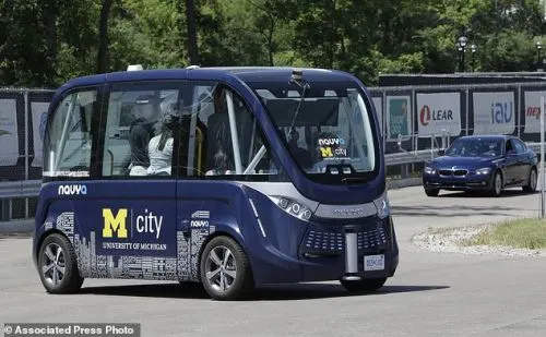 美密歇根大学今秋启用无人驾驶巴士 可容纳15人