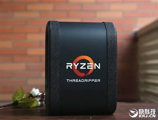 AMD Ryzen ThreadRipper开箱图赏：12核、16核大开眼界