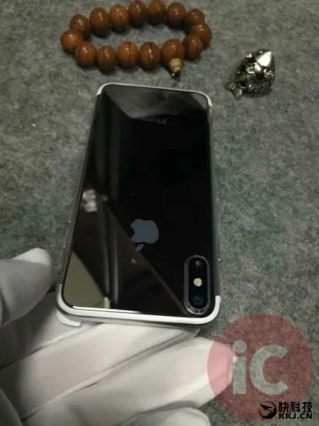 iPhone 8新配色镜面银曝光 只是山寨机？