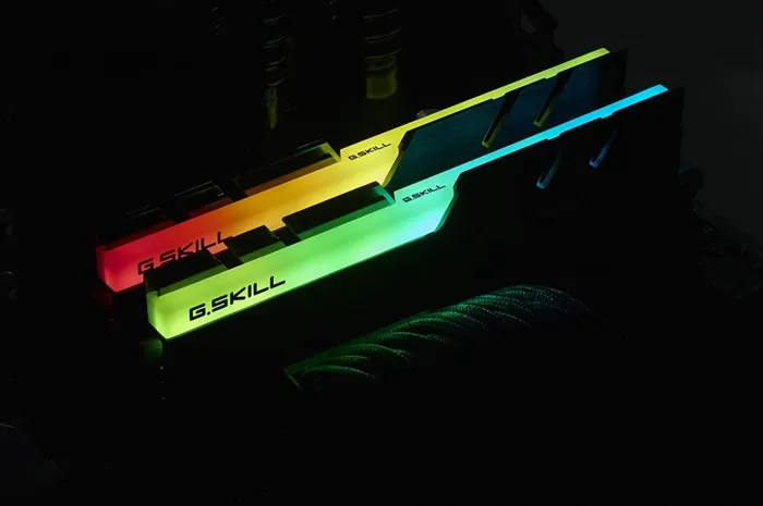 芝奇发布Trident Z RGB DDR4 4266MHz内存，这才是真正的灯条