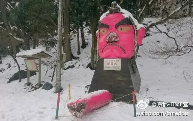 日本天狗雕像鼻子被暴雪压断：看着好痛