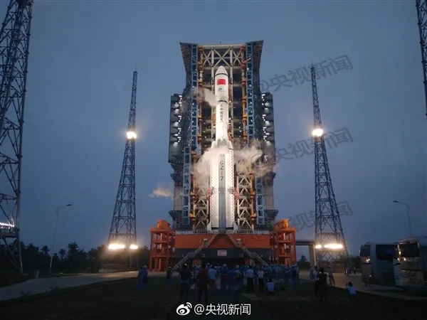 宇宙级快递！中国首艘货运飞船天舟一号发射成功