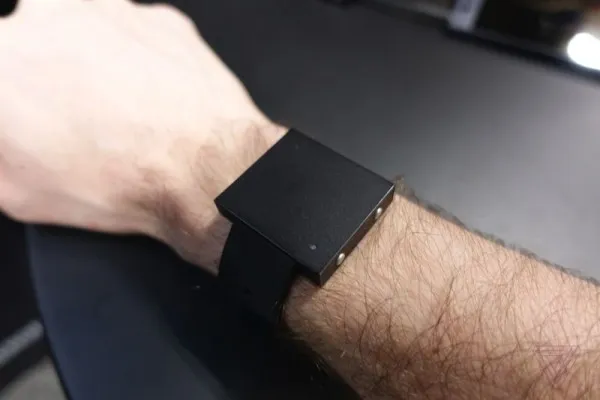 [图]Basslet：日常听歌也能让你感受酒吧低音炮震动效果