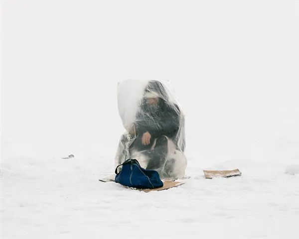 零下40度雪地钓鱼 画面犹如行为艺术