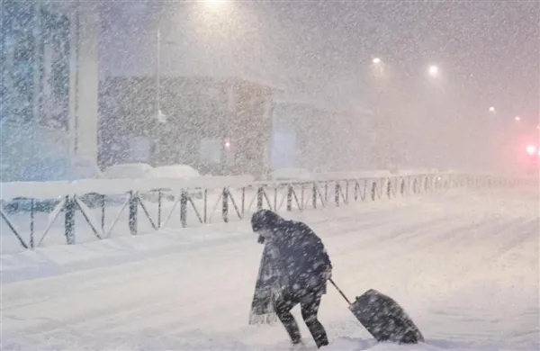 冰岛遇80年来最强降雪 24小时积雪51厘米