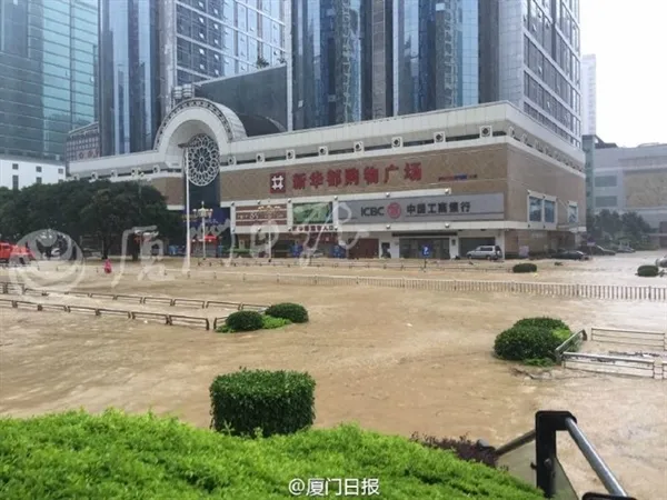 福州暴雨淹城：地下餐厅自制抗洪神器滴水未进