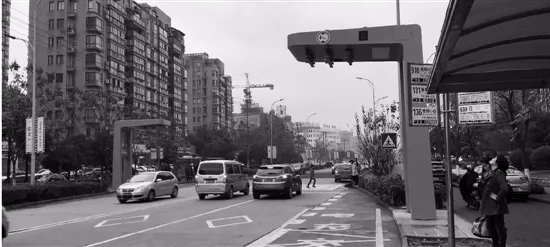 全球首条电容储能式电车公交充电桩亮相宁波鄞州街头