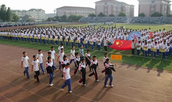 北京拟推行高中4年学制：初二直接升