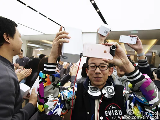 北京第五家Apple Store开幕 库克夜里发来贺电