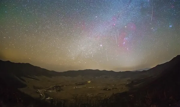 不敢相信！雾霾之上的流星雨竟如此美丽