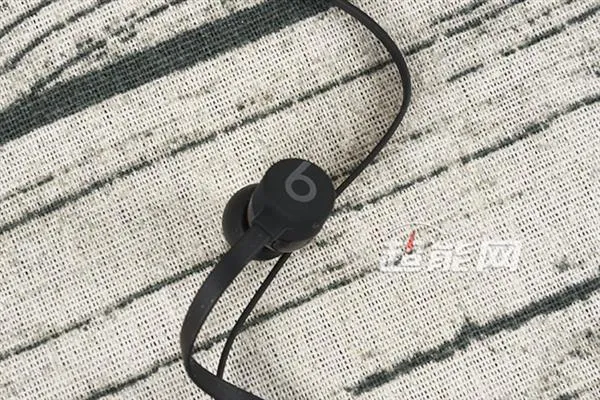 BeatsX无线耳机开箱图赏：轻巧 顺便还能装个……