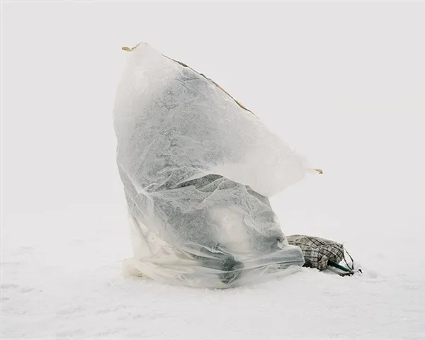 零下40度雪地钓鱼 画面犹如行为艺术