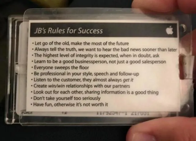 回顾早期苹果员工胸牌背面写的11条“成功法则”