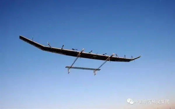 2万米高空奇迹！中国首款大型太阳能无人机成功首飞