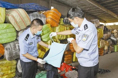 洋垃圾暴利链:走私手法花样翻新 旧服装利润至少10倍