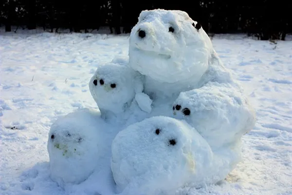 脑洞炸裂！看看老外是怎么堆雪人的