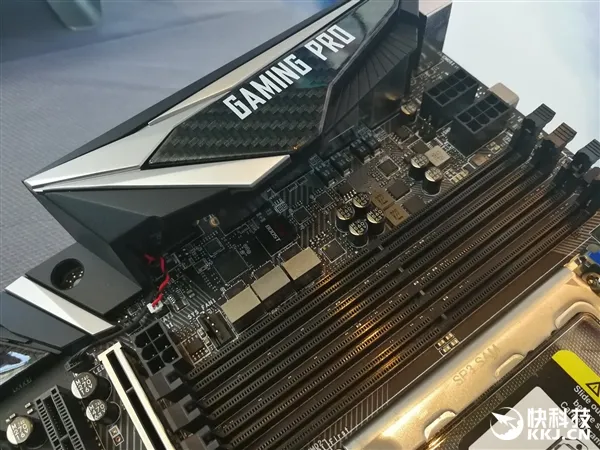 史上最奇葩插座！AMD X399主板大军来袭