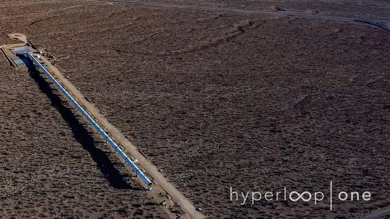 不再裸跑，Hyperloop One公布500米长超级高铁测试管道