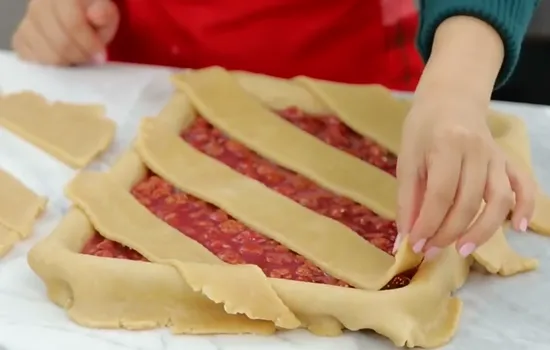 [图+视频]国外美食节目制作现实版炉石卡背“樱桃派”