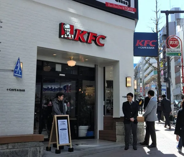 [图]日本肯德基推出“酒吧式”店铺 提供约40种美酒