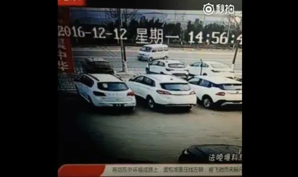 惨烈！宾利撞碎小面司机身亡：竟是“首富”之孙