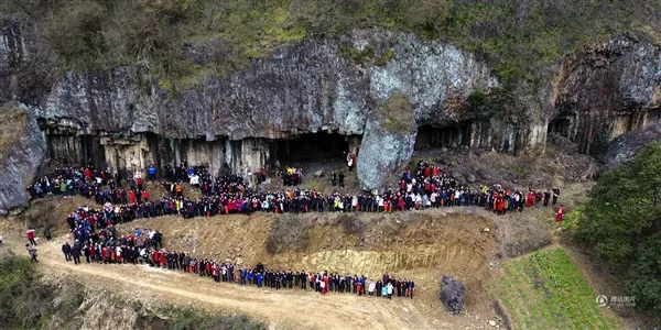 史上最壮观全家福：6代500人同框