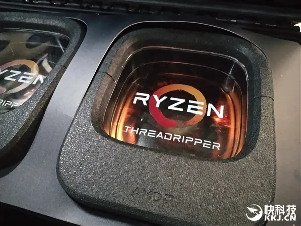 AMD Ryzen ThreadRipper开箱图赏：12核、16核大开眼界