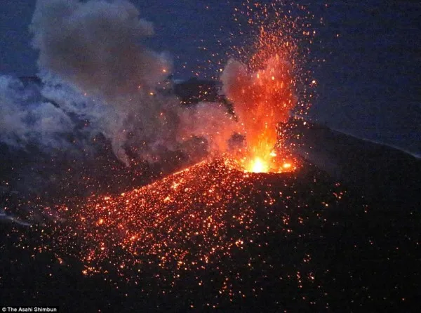 日本火山岛两年扩展12倍：与附近岛屿融为一体