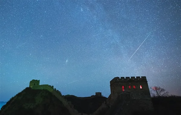 不敢相信！雾霾之上的流星雨竟如此美丽