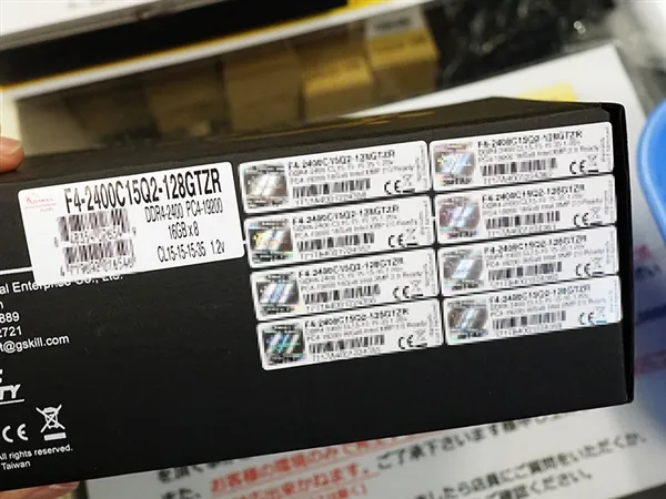 芝奇9000元天价DDR4内存开卖：128GB七彩跑马灯！