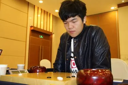 中国棋手柯洁：愿约战谷歌阿尔法 有六成胜算