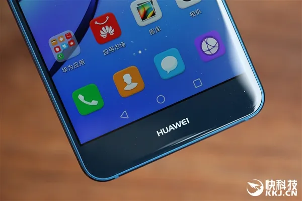 轻旗舰HUAWEI nova 青春版图赏：流光水波纹颜值爆表