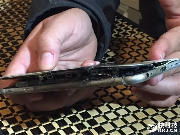 惊呆了！美一男子裤兜中的iPhone 6 Plus突然起火